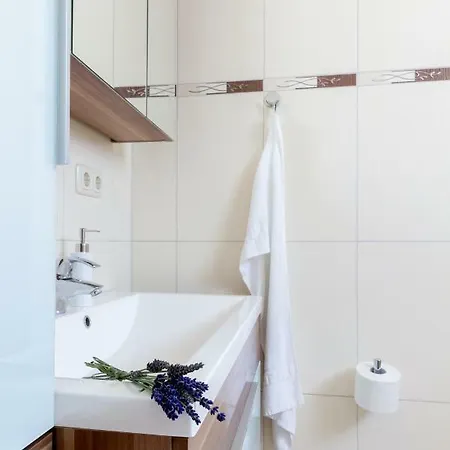 Apartment Romantisches Loft, Mit Im Winter Beheiztem Whirlpool